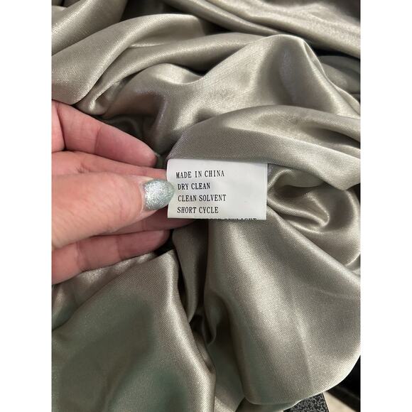 $229 NWT Revelry Dylan Velvet Bridesmaid Dress Silver Sage Maxi 46 in Size 10 - Picture 9 of 10